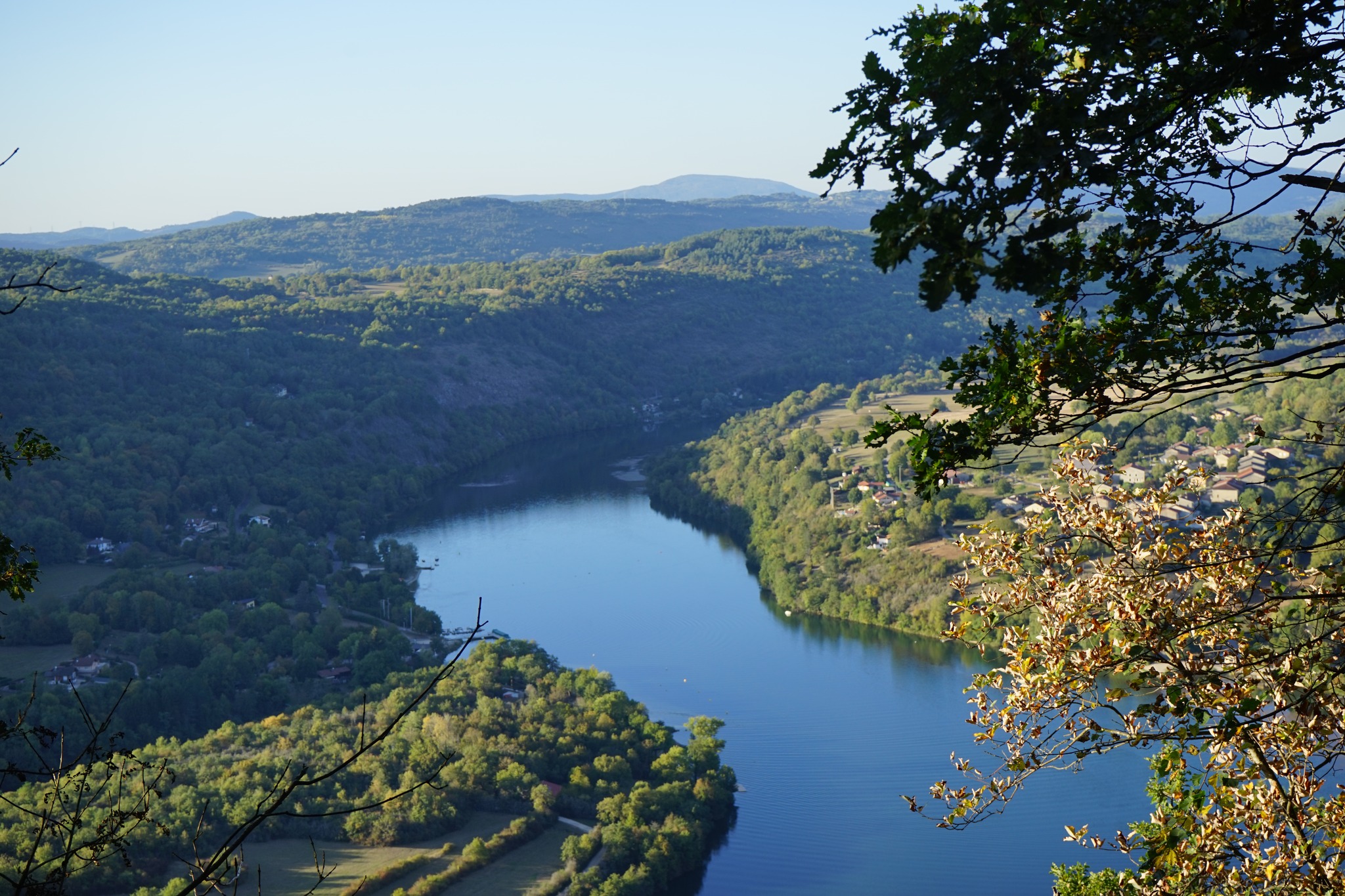 Priay fait partie de la Communauté de Communes Rives de l'Ain, Pays de Cerdon